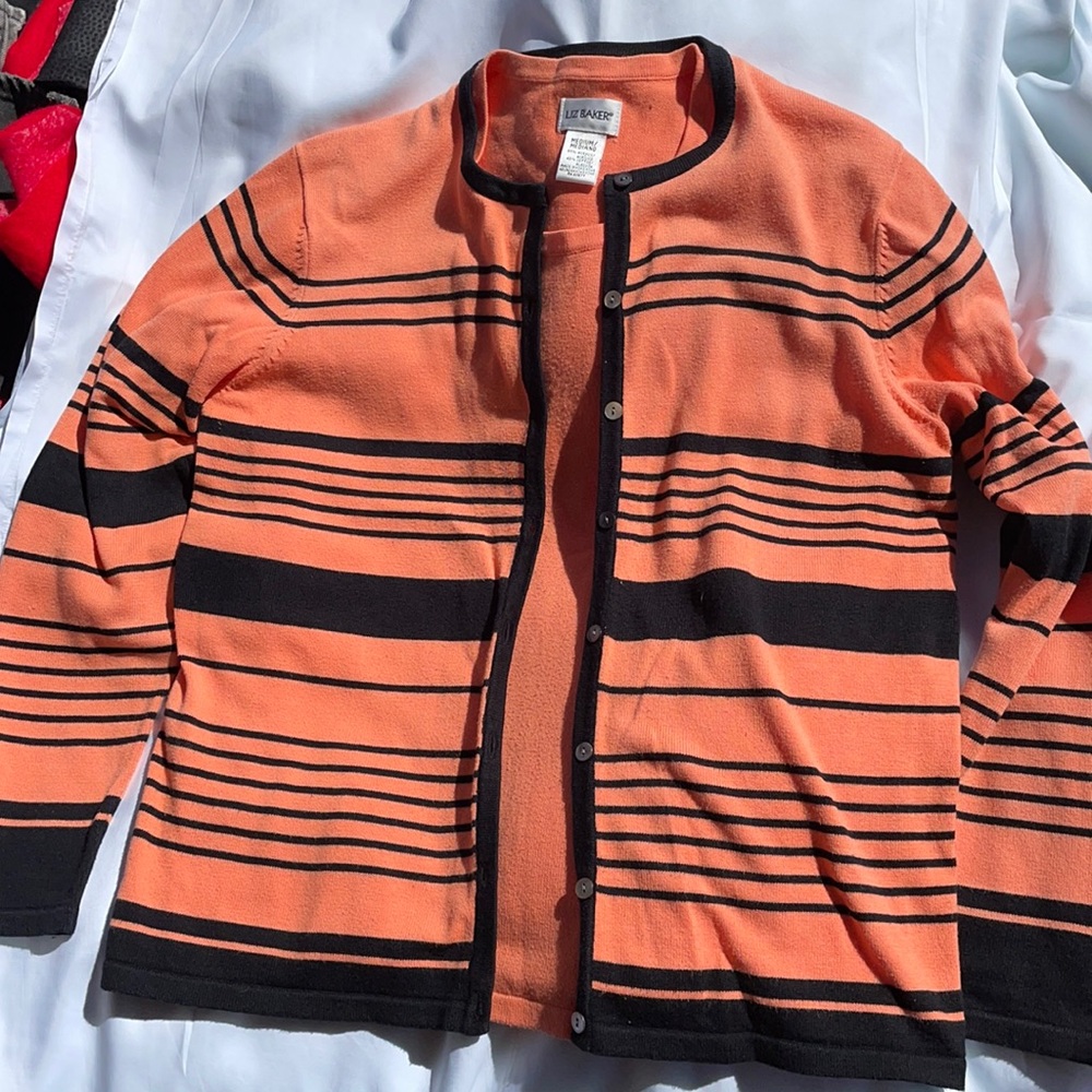 Two piece ladies shirt/sweater. Sz.med.